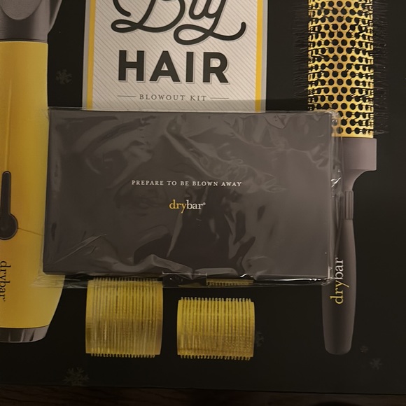 🌸sold🌸 Drybar, The big hair blowout kit - Picture 4 of 5